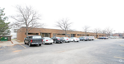 43301-43391 Commons Dr, Clinton Township, MI for rent Building Photo- Image 1 of 3