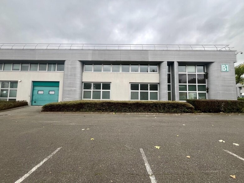 Light Industrial in Tremblay-en-France to rent - Building Photo - Image 2 of 31