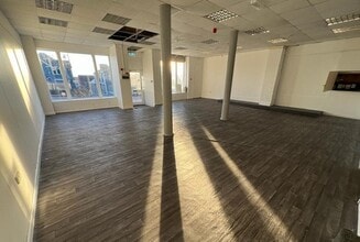 15 Charles St, Milford Haven to rent Interior Photo- Image 2 of 5