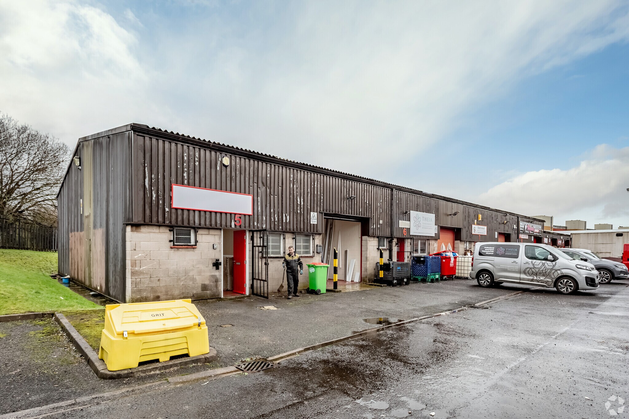 Otterswood Sq, Wigan to rent Primary Photo- Image 1 of 2