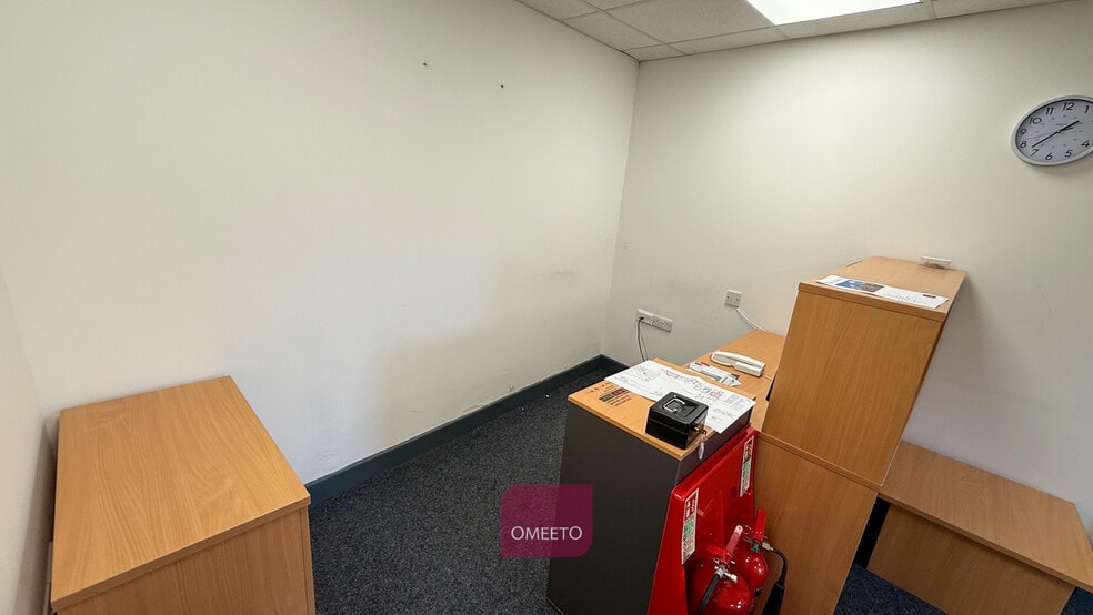 31A The Triangle, Ilkeston to rent - Building Photo - Image 3 of 17