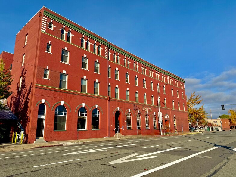 1590 California St, Redding, CA to rent - Building Photo - Image 1 of 13