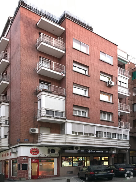 Calle De Canillas, 36, Madrid, Madrid for sale - Building Photo - Image 2 of 3