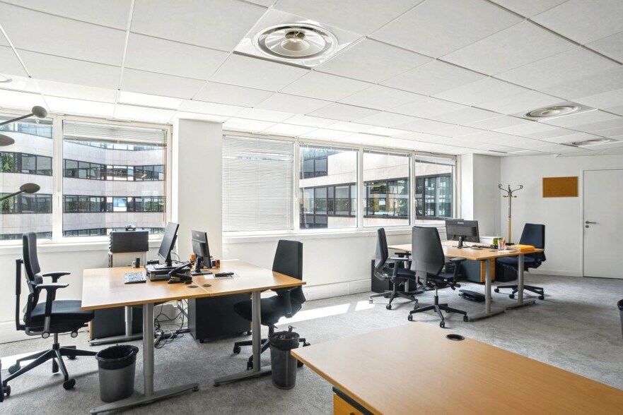 Office in Issy-les-Moulineaux to rent - Building Photo - Image 2 of 10