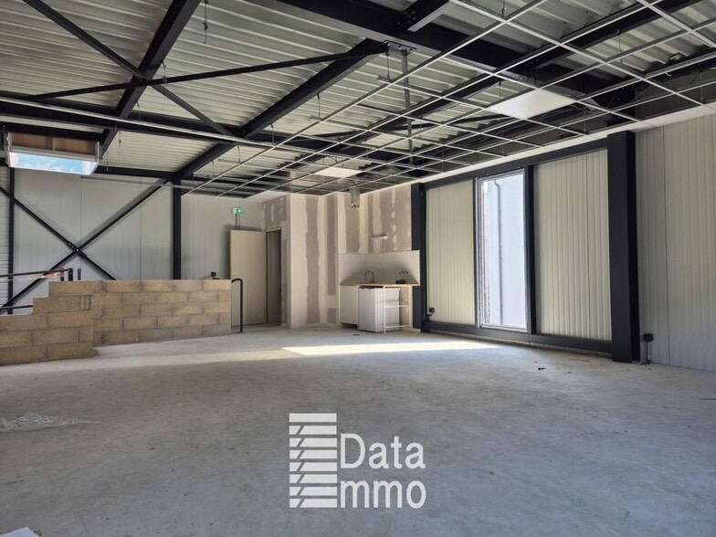 Light Industrial in Bagnolet to rent - Building Photo - Image 2 of 5