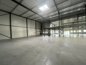 Light Industrial in Miribel to rent Building Photo- Image 1 of 4