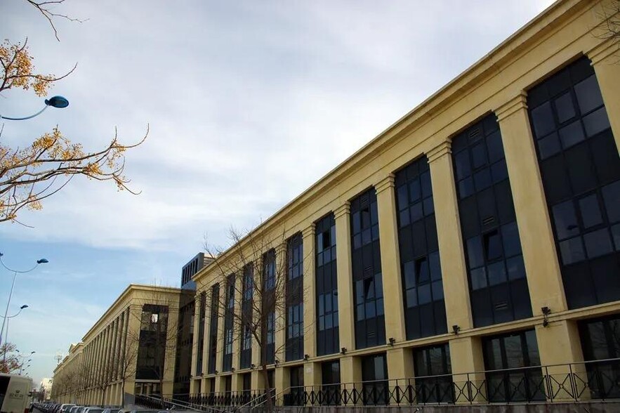 Office in Seville, Sevilla for sale - Building Photo - Image 1 of 20
