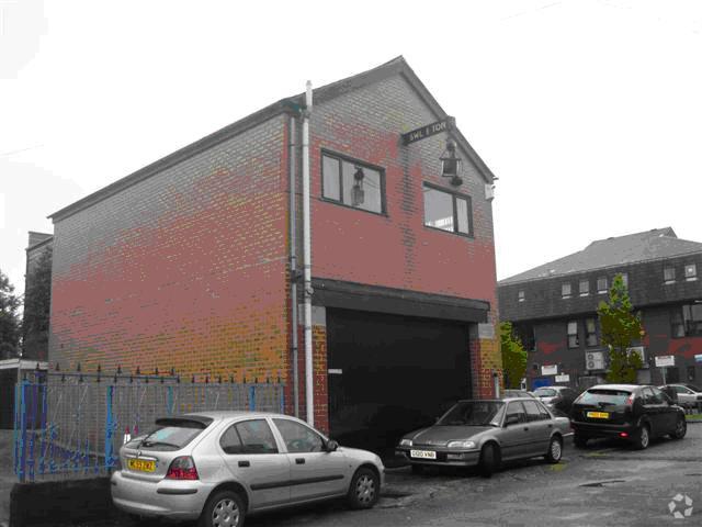 1 William St, Hyde to rent Primary Photo- Image 1 of 2