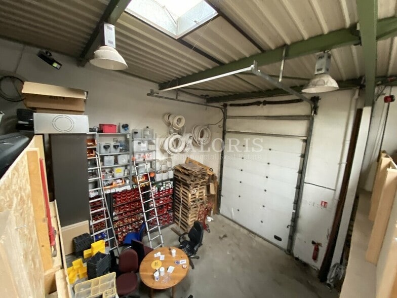 2 Chemin Du Génie - Parc Du Genie, Vénissieux to rent - Interior Photo - Image 3 of 10
