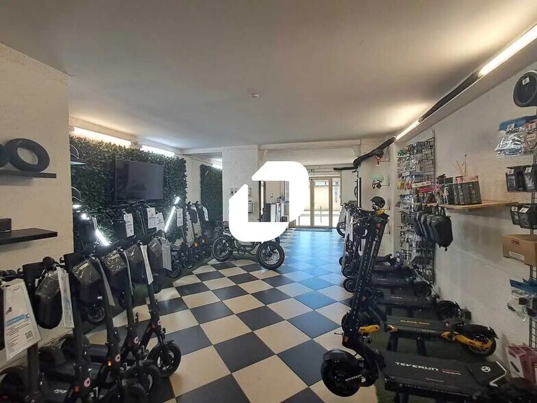 Retail in Bordeaux to rent - Interior Photo - Image 3 of 7