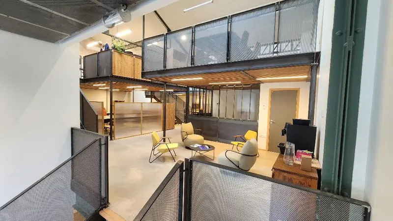 Location Bureaux 153 m² - Photo 1