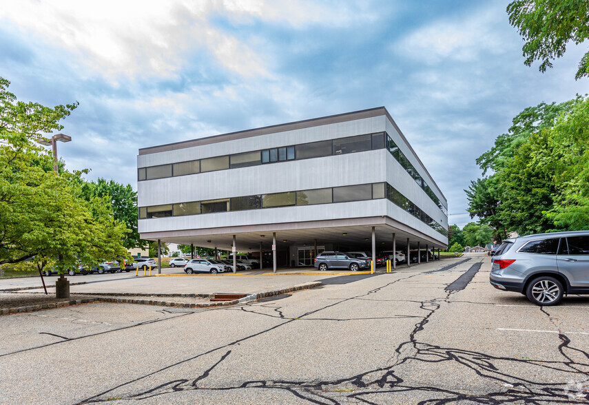 160 E Hanover Ave, Cedar Knolls, NJ for rent - Building Photo - Image 2 of 3