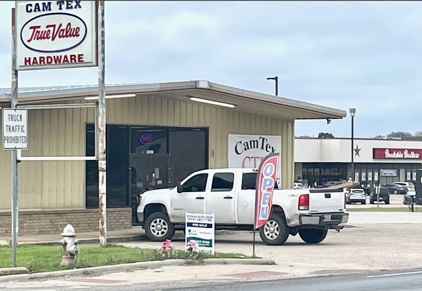 1501 W 4th St, Cameron, TX for sale - Building Photo - Image 1 of 1