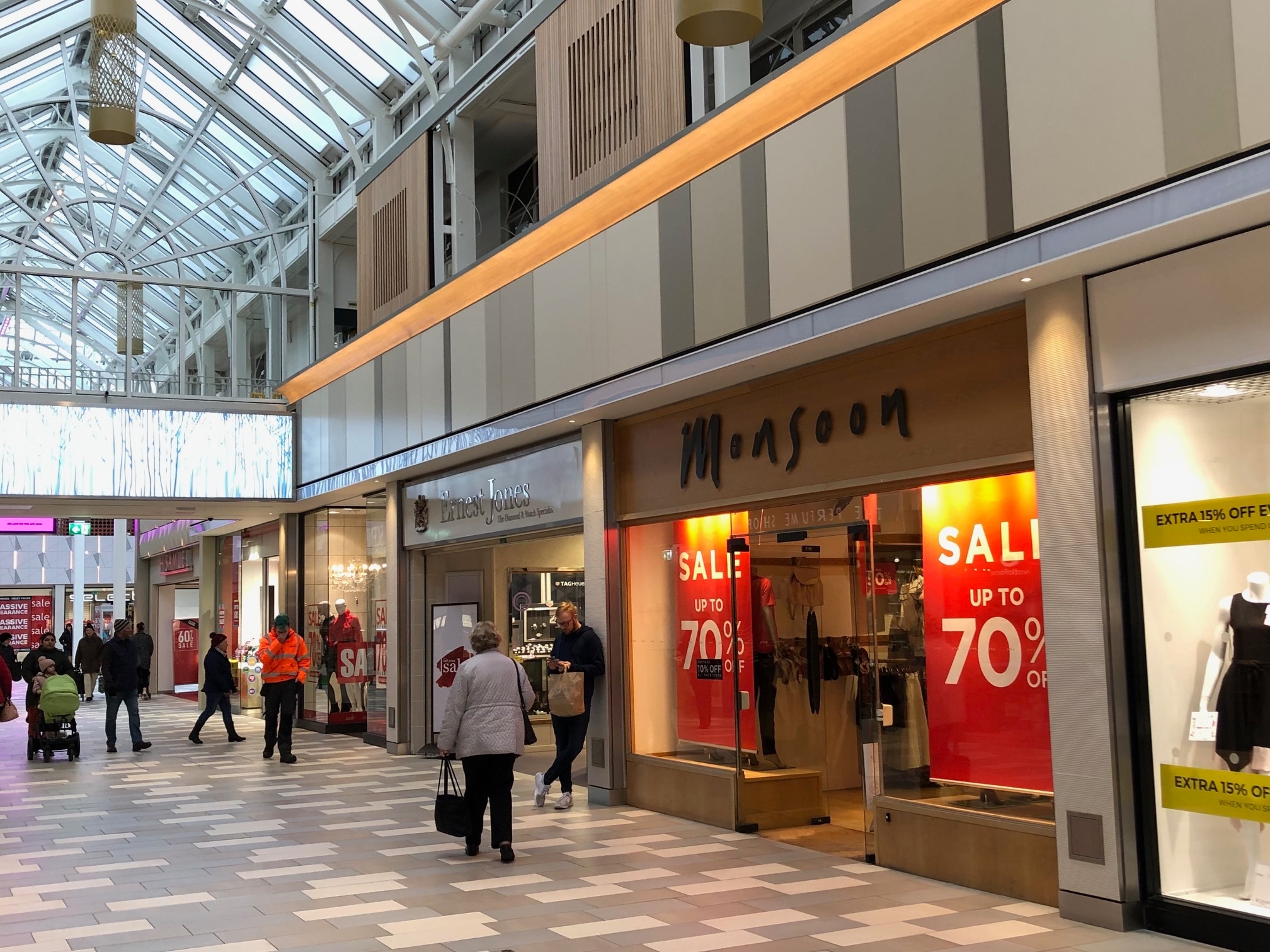 The Square, Camberley to rent Interior Photo- Image 1 of 9