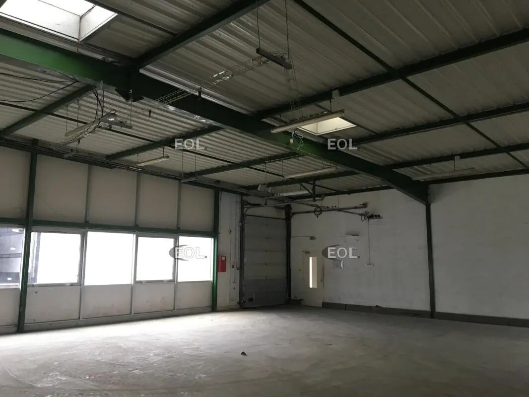 Light Industrial in Villebon-sur-Yvette to rent Interior Photo- Image 1 of 9