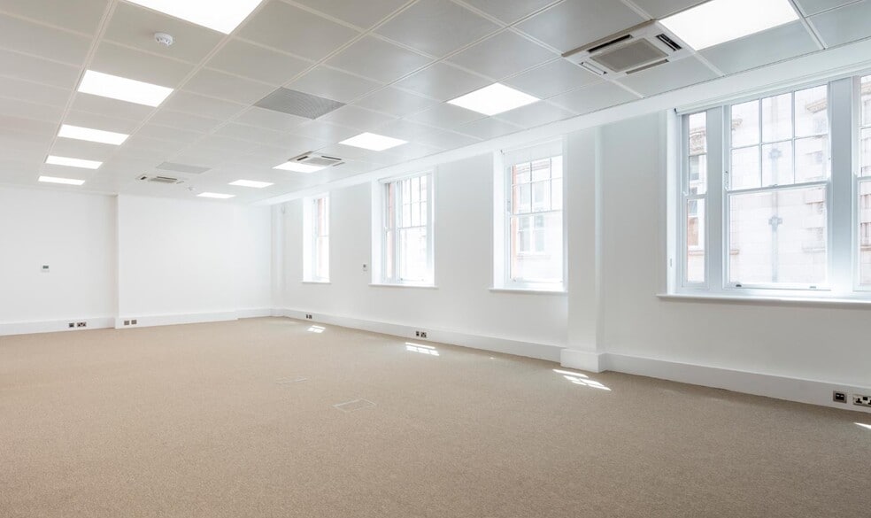 4 Old Park Ln, London to rent - Interior Photo - Image 3 of 6