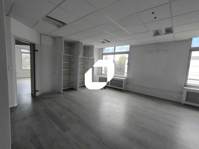 Office in Argenteuil to rent - Interior Photo - Image 1 of 17