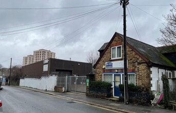 5 Manor Rd, London to rent Building Photo- Image 1 of 8