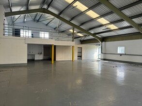 Hafan Marina Workshops, Pwllheli to rent Interior Photo- Image 2 of 3