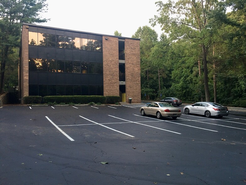 325 Hammond Dr NE, Atlanta, GA for sale - Building Photo - Image 2 of 25