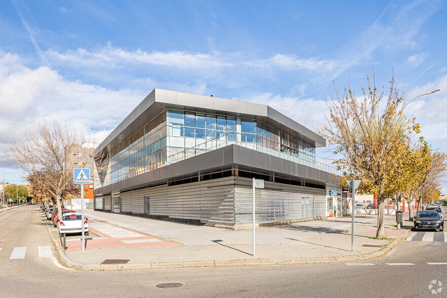 Avenida del Leguario, 49, Parla, Madrid to rent - Building Photo - Image 3 of 17