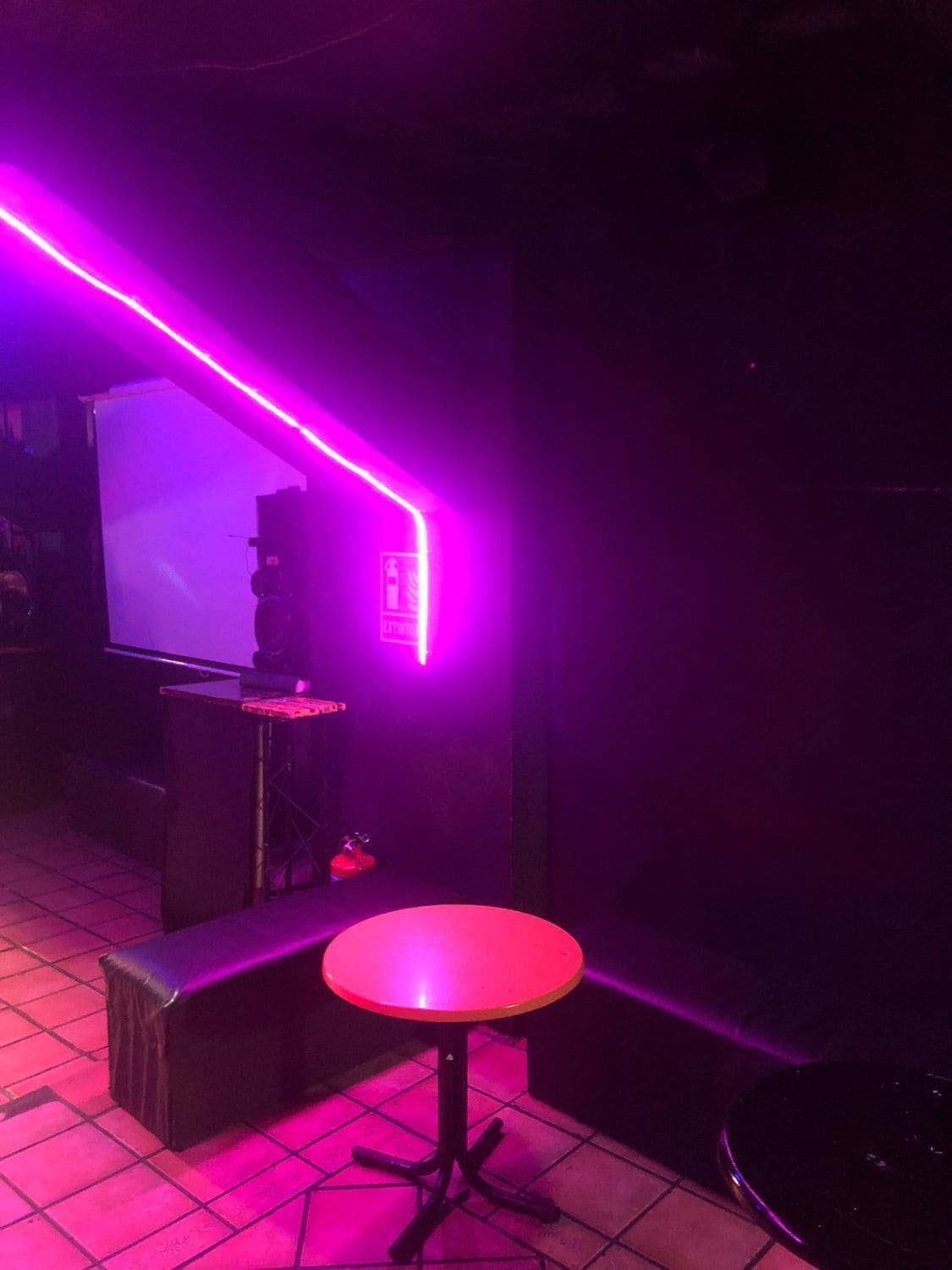 Retail in Madrid, Madrid to rent Interior Photo- Image 1 of 2