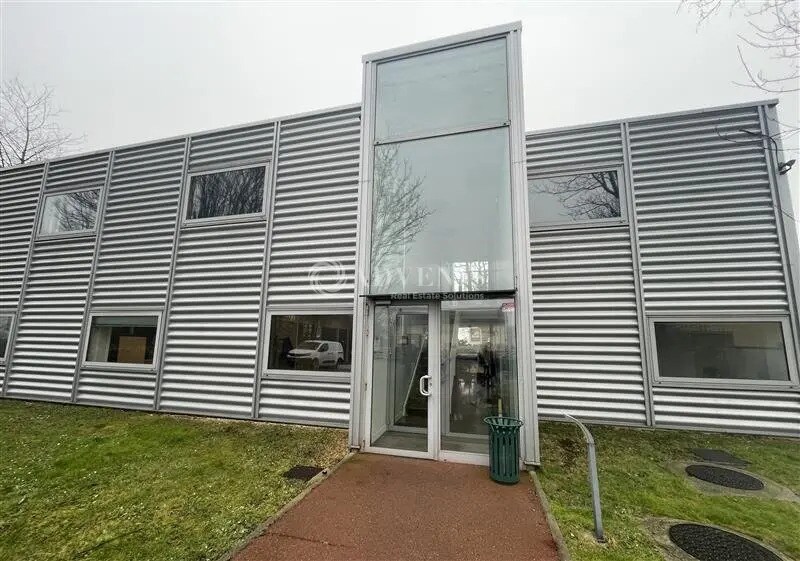 Office in Tremblay-en-France to rent Building Photo- Image 1 of 8