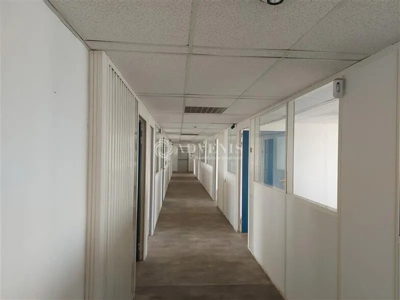 Office in Boissy-Saint-Léger to rent - Building Photo - Image 1 of 8