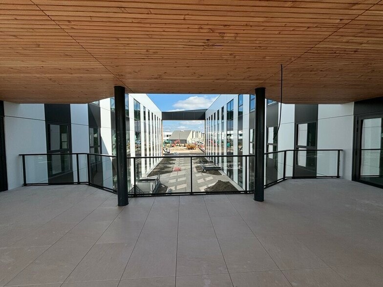 Office in Genas for sale - Building Photo - Image 3 of 12