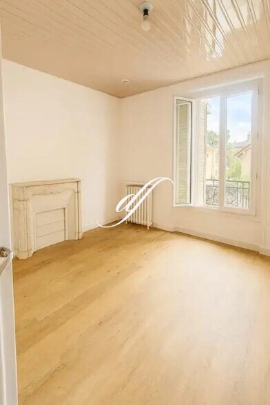 Office in Colombes to rent - Interior Photo - Image 1 of 2