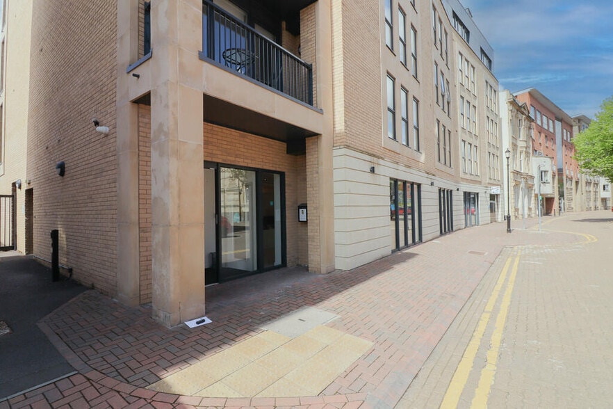 25 Mount Stuart Sq, Cardiff to rent - Building Photo - Image 3 of 4