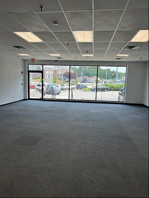 1426 Hartford Ave, Johnston, RI to rent Interior Photo- Image 1 of 6