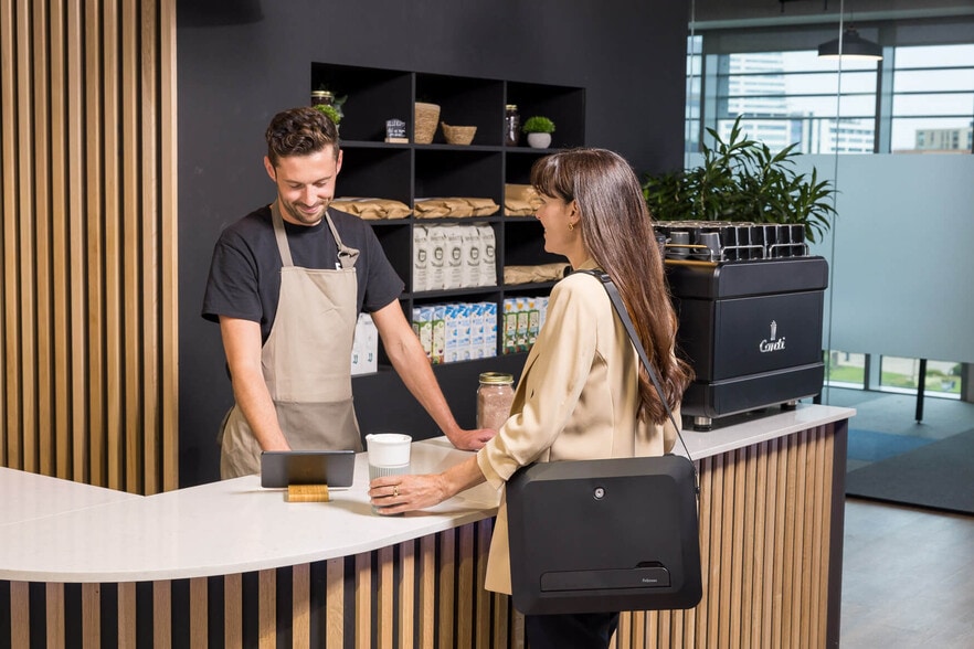 1 Pride Pl, Derby to rent - Lobby - Image 3 of 6