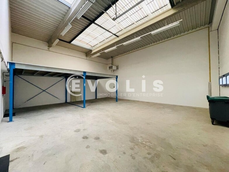 587 Avenue Blaise Pascal, Moissy-Cramayel to rent - Interior Photo - Image 2 of 5