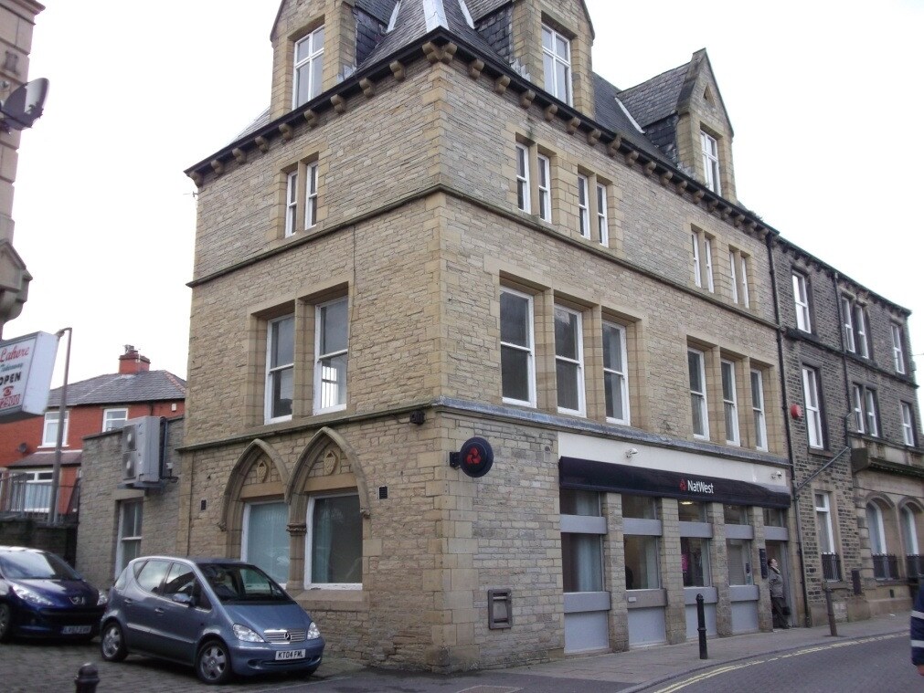 8 Southgate, Elland for sale Primary Photo- Image 1 of 1