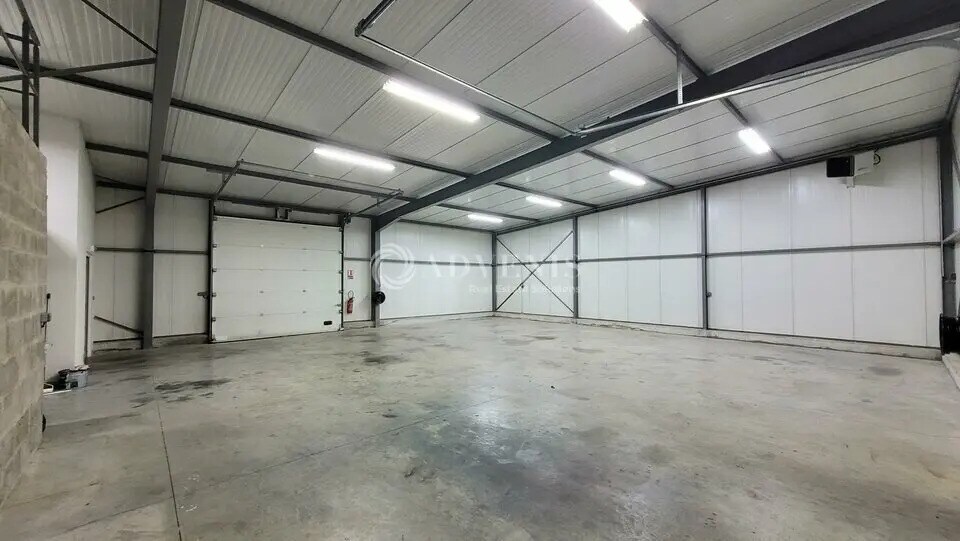 Light Industrial in Le Pallet for sale Interior Photo- Image 1 of 9