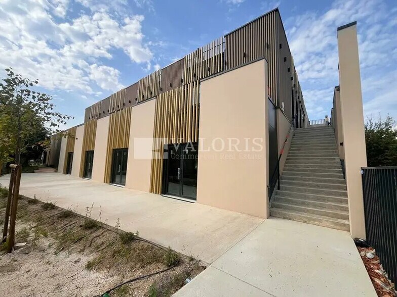 Chemin De L'Avelanede, Aubagne to rent - Building Photo - Image 2 of 10