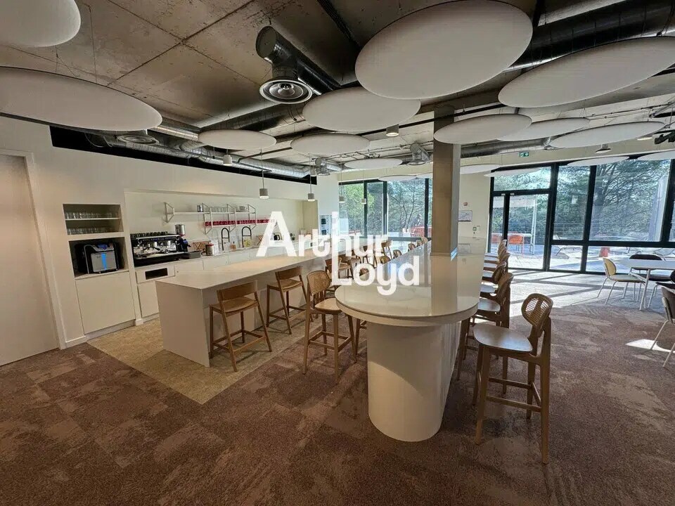 Co-working Space in Valbonne to rent Building Photo- Image 1 of 8