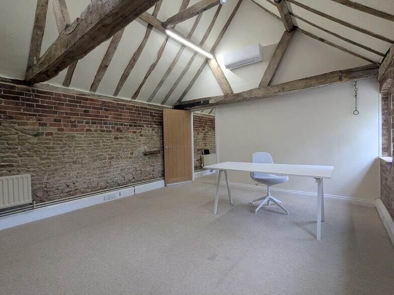 Birtley Rd, Guildford to rent - Building Photo - Image 2 of 6