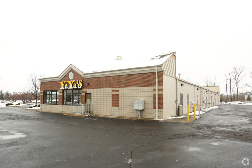 3190-3240 W Silver Lake Rd, Fenton, MI for rent - Building Photo - Image 3 of 3