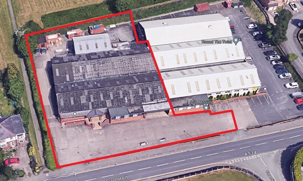 141 Holt Rd, Wrexham to rent - Aerial - Image 2 of 7