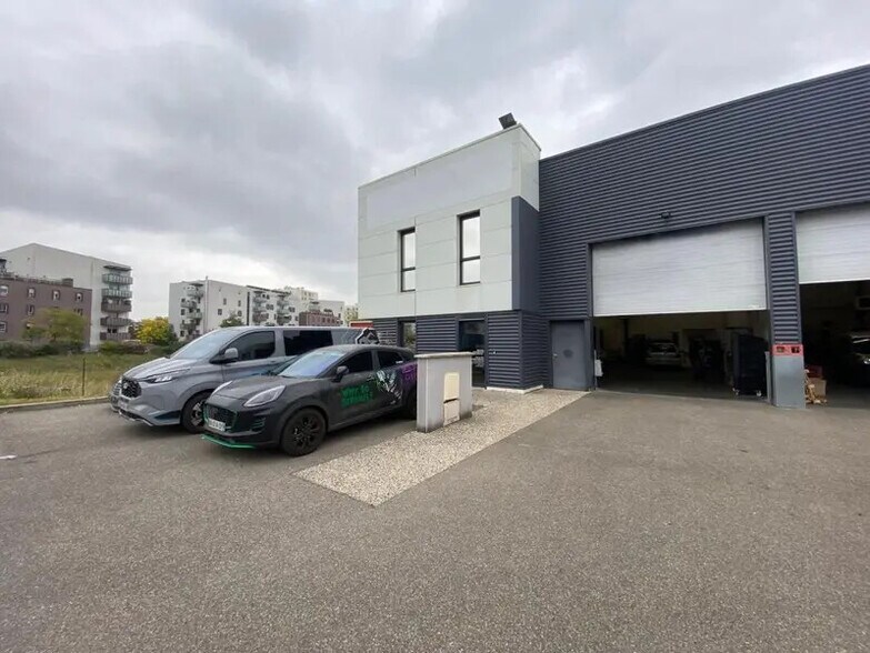 Light Industrial in Saint-Fons for sale - Building Photo - Image 1 of 6