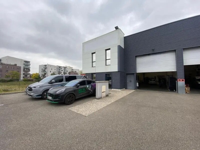 Light Industrial in Saint-Fons for sale Building Photo- Image 1 of 7