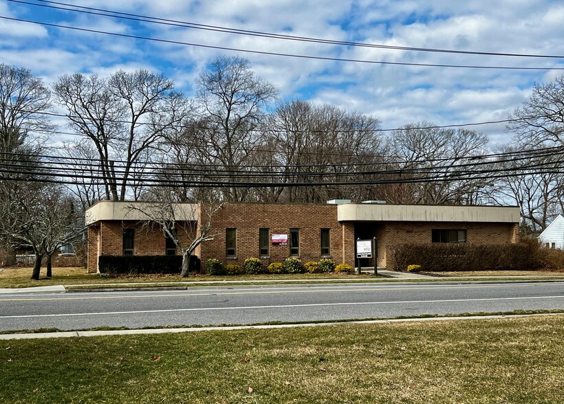 290 Hawkins Ave, Ronkonkoma, NY for rent - Building Photo - Image 2 of 22