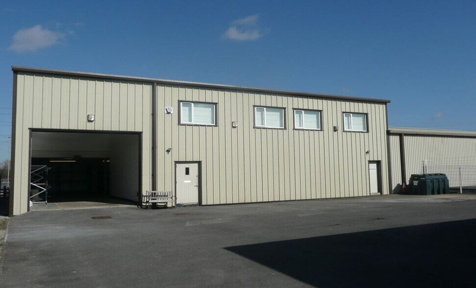 Redman Rd, Calne for sale - Primary Photo - Image 1 of 1