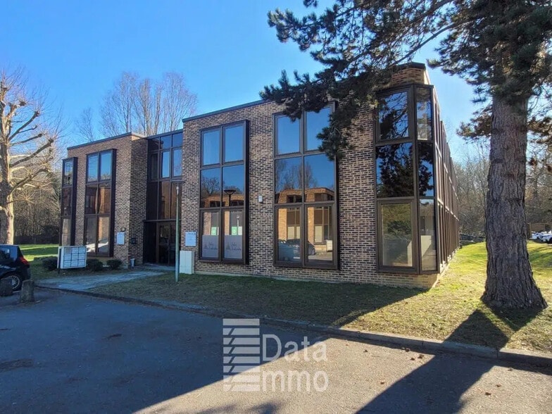 Office in Croissy-Beaubourg to rent - Building Photo - Image 1 of 13