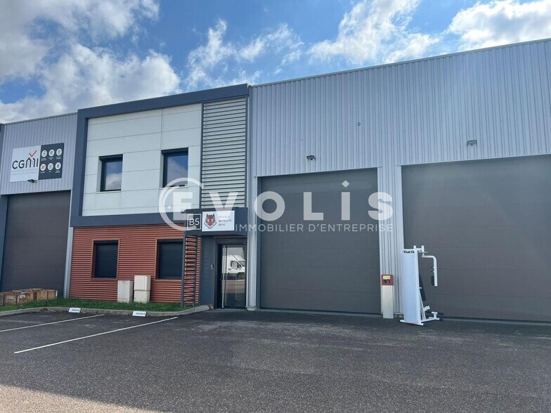 155 Route De Grenoble, Saint-Priest to rent - Building Photo - Image 3 of 13