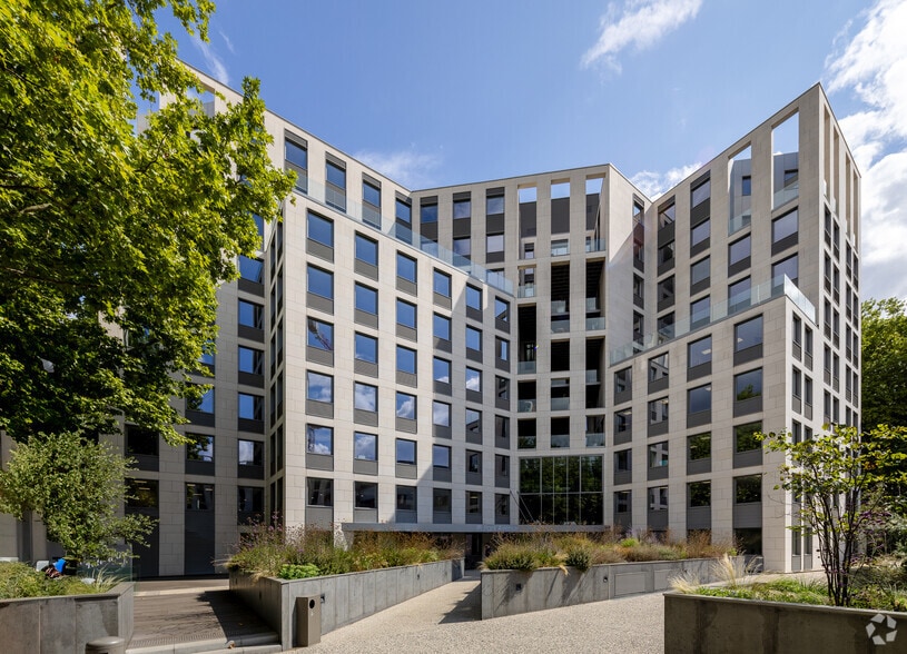 81 Boulevard De La Bataille De Stalingrad, Villeurbanne to rent - Building Photo - Image 1 of 5