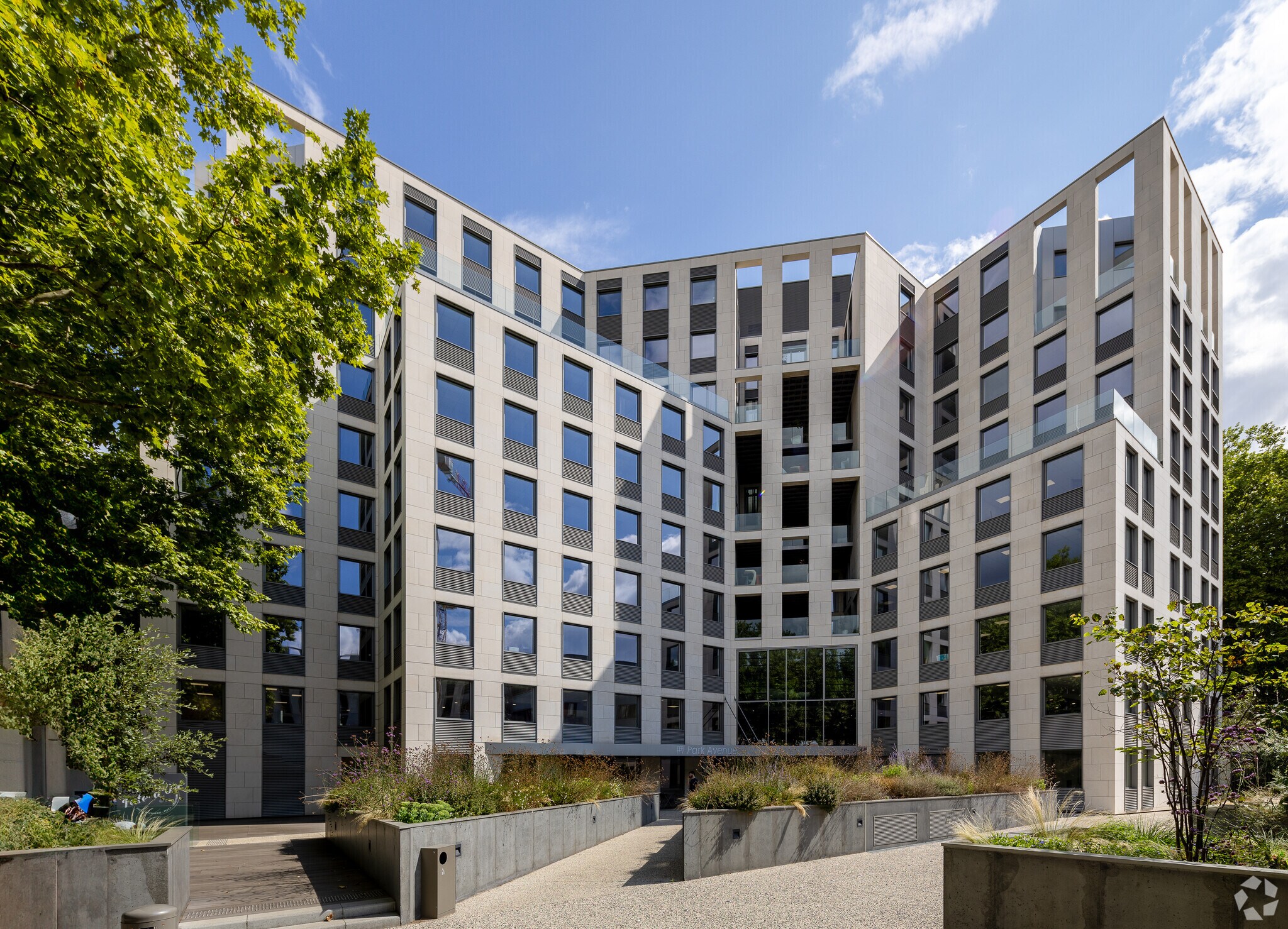 81 Boulevard De La Bataille De Stalingrad, Villeurbanne to rent Building Photo- Image 1 of 6