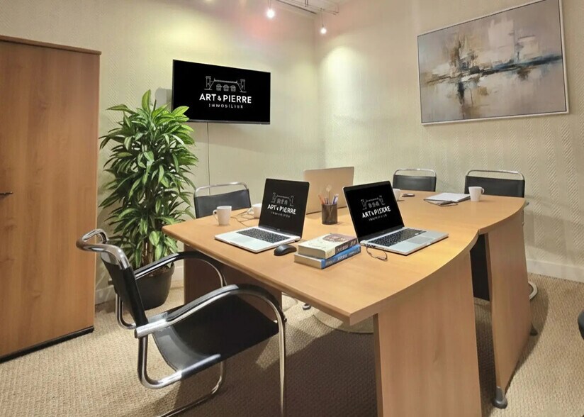 17 Rue De La Barillerie, Nantes to rent - Interior Photo - Image 2 of 2